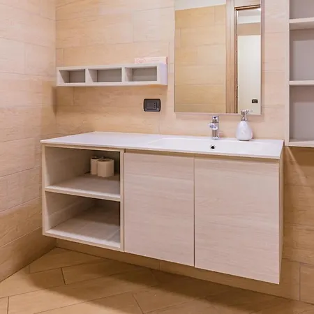 Wonderful Frescoed Apartamento