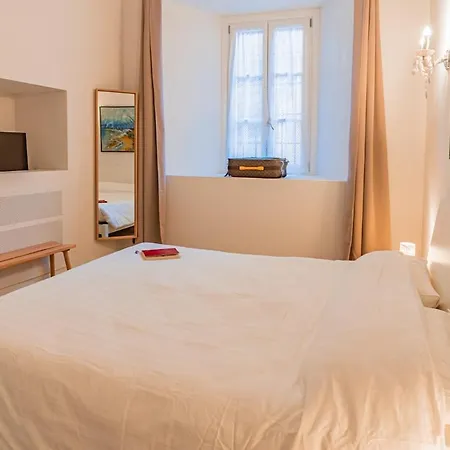 Wonderful Frescoed Appartement Menaggio